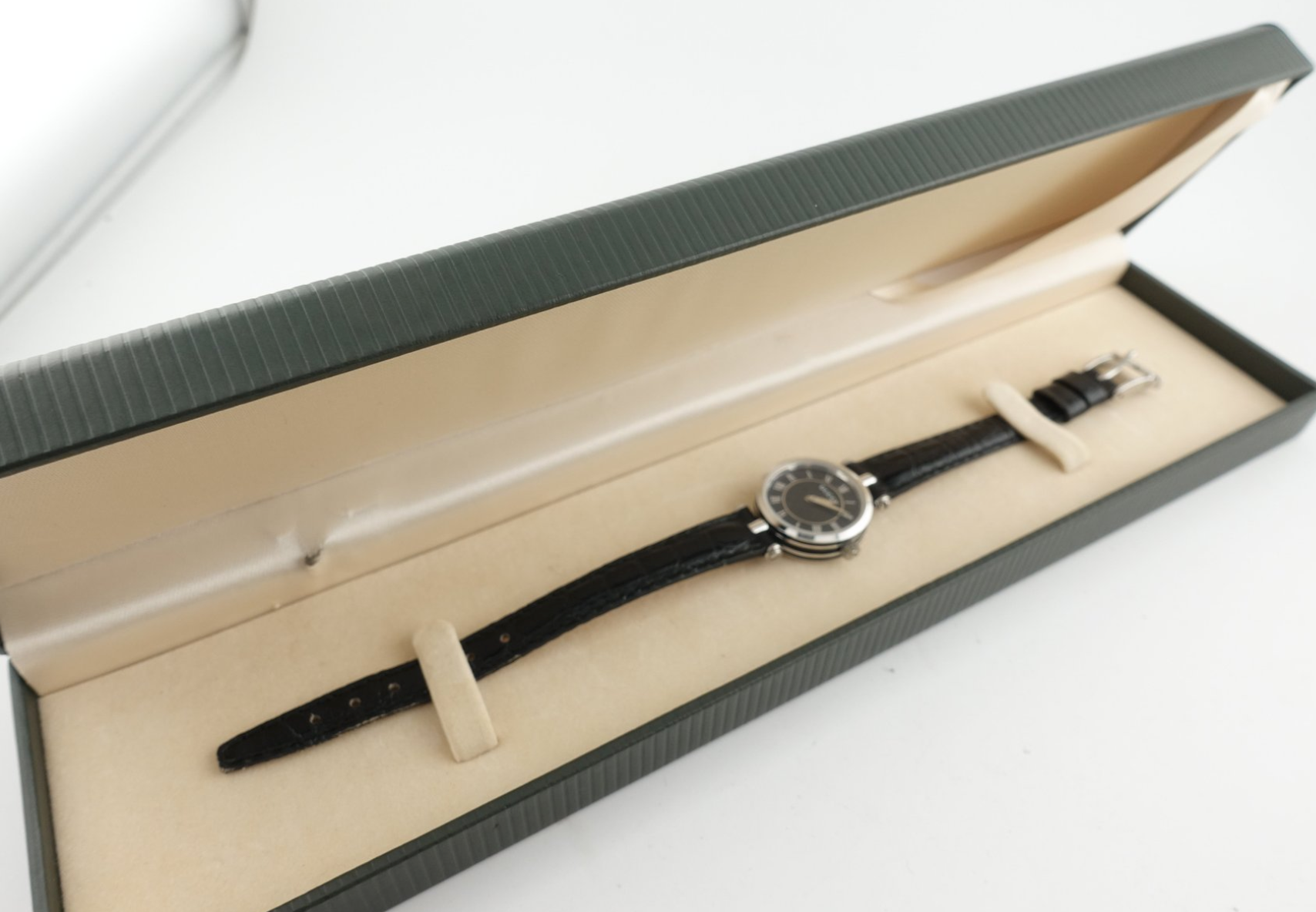Gucci 2040L Women's Quartz Watch