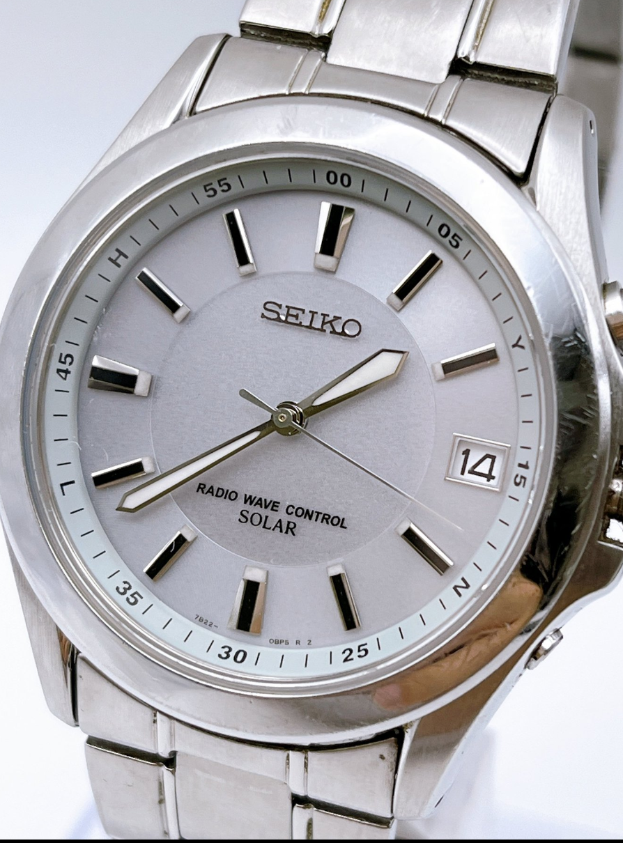 Seiko 7B22-0AY0 Men's Solar Watch — Stainless Steel, White Dial
