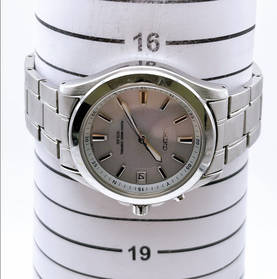 Seiko 7B22-0AY0 Men's Solar Watch — Stainless Steel, White Dial